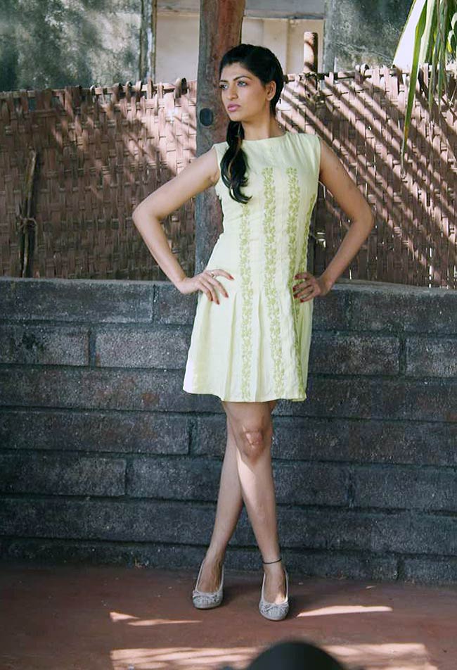 साक्षी प्रधान का ऊ ला ला ला... | बोल्‍ड होती बालाएं