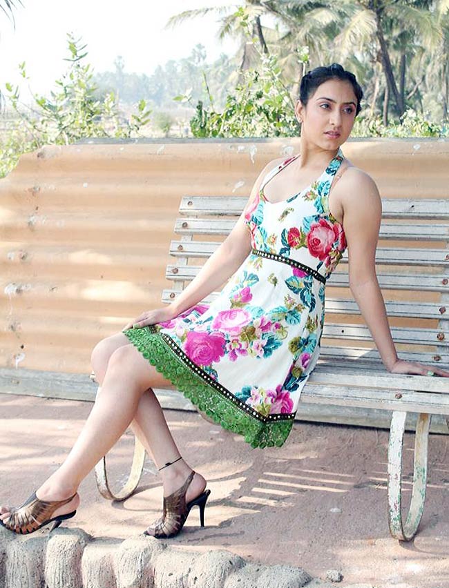 साक्षी प्रधान का ऊ ला ला ला... | बोल्‍ड होती बालाएं