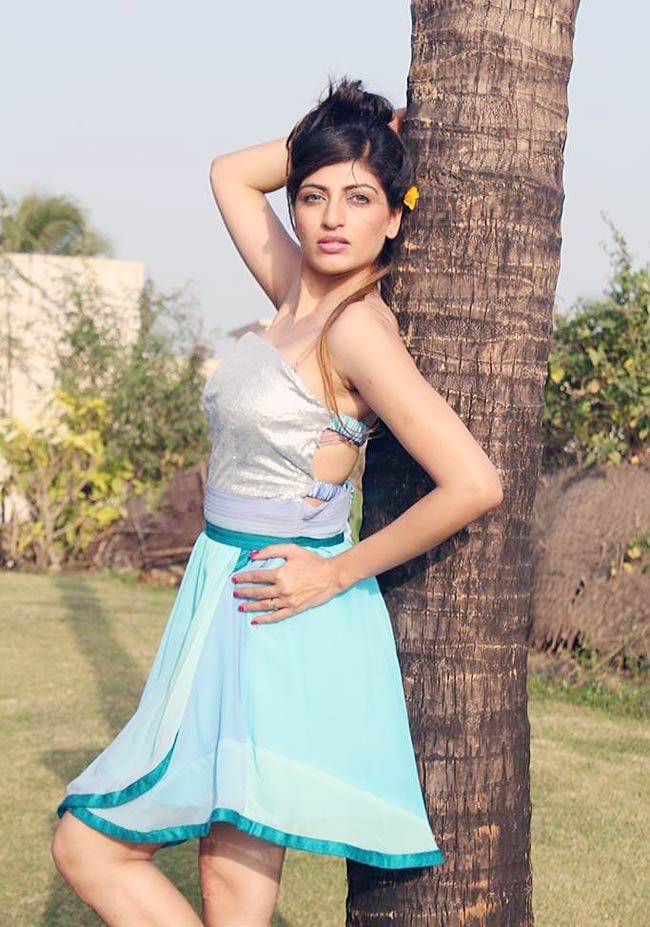 साक्षी प्रधान का ऊ ला ला ला... | बोल्‍ड होती बालाएं