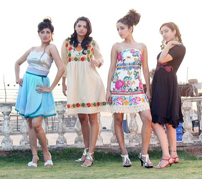 साक्षी प्रधान का ऊ ला ला ला... | बोल्‍ड होती बालाएं