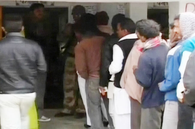 15 फरवरी 2012: तस्‍वीरों में देखें दिनभर की बड़ी खबरें | पढ़ें