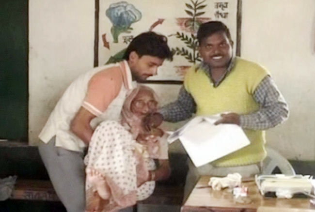 तस्‍वीरों में यूपी के चुनावी महासमर का तीसरा दौर