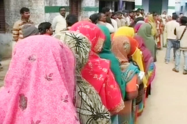 तस्‍वीरों में यूपी के चुनावी महासमर का तीसरा दौर