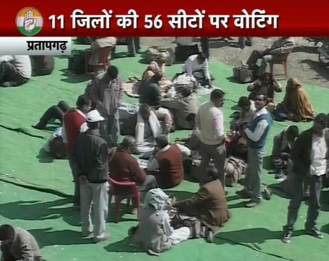 देखिए यूपी में चौथे दौर के चुनाव की तस्‍वीरें