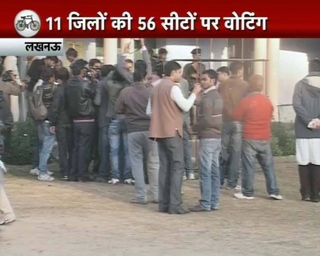 देखिए यूपी में चौथे दौर के चुनाव की तस्‍वीरें