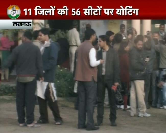 देखिए यूपी में चौथे दौर के चुनाव की तस्‍वीरें