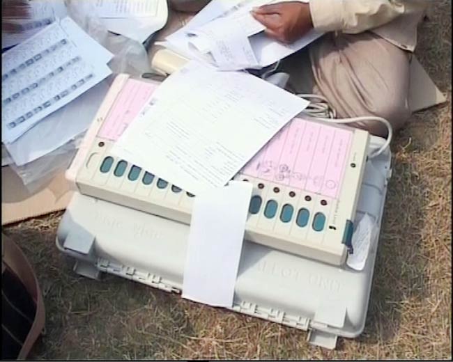 यूपी में शुरू हुआ चुनावी महादंगल