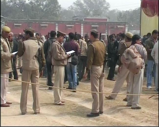 यूपी में शुरू हुआ चुनावी महादंगल