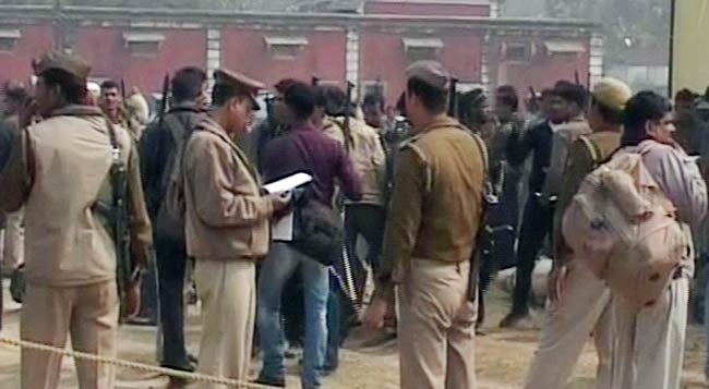 यूपी में शुरू हुआ चुनावी महादंगल