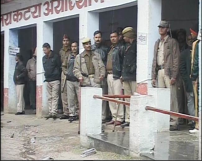 यूपी में शुरू हुआ चुनावी महादंगल