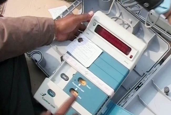 यूपी में शुरू हुआ चुनावी महादंगल