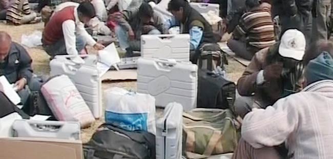 यूपी में शुरू हुआ चुनावी महादंगल