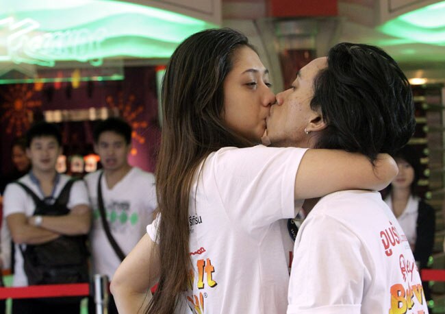 पूरी दुनिया में प्यार की एक ही जुबां | रोमांटिक फिल्में