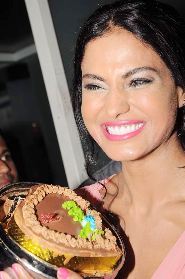 वीना मलिक की बर्थडे पार्टी | वीना की विवादित फोटो