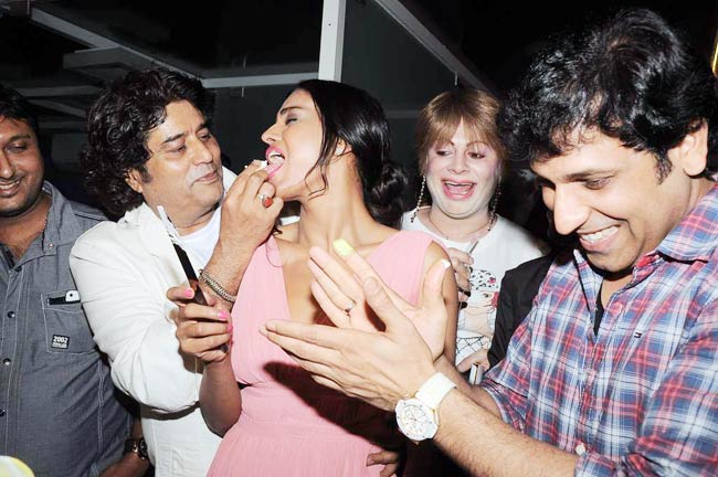 वीना मलिक की बर्थडे पार्टी | वीना की विवादित फोटो