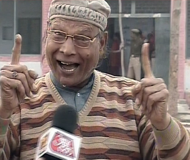 देखिए यूपी में छठे दौर की वोटिंग की तस्वीरें