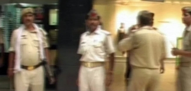 देखिए यूपी में छठे दौर की वोटिंग की तस्वीरें