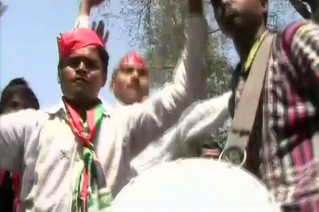 अखिलेश यादव के हाथ यूपी की बागडोर | सपा का युवराज