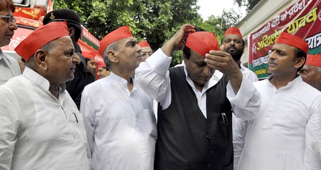 अखिलेश यादव की अनदेखी तस्‍वीरें | युवराजों की जंग