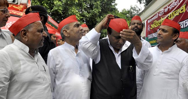 अखिलेश यादव की अनदेखी तस्‍वीरें | युवराजों की जंग