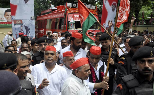 अखिलेश यादव की अनदेखी तस्‍वीरें | युवराजों की जंग