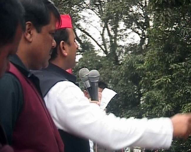 अखिलेश यादव के हाथ यूपी की बागडोर | सपा का युवराज