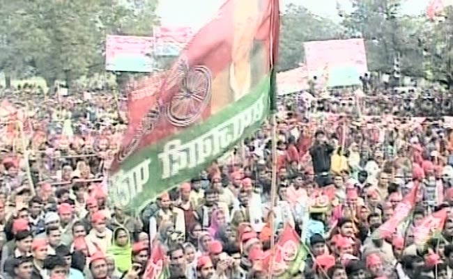 अखिलेश यादव के हाथ यूपी की बागडोर | सपा का युवराज