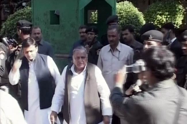 अखिलेश यादव के हाथ यूपी की बागडोर | सपा का युवराज