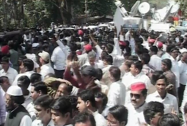 अखिलेश यादव के हाथ यूपी की बागडोर | सपा का युवराज