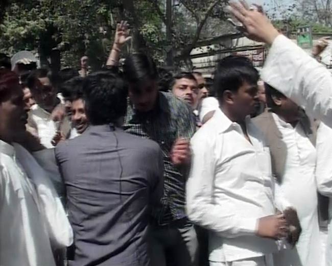 अखिलेश यादव के हाथ यूपी की बागडोर | सपा का युवराज