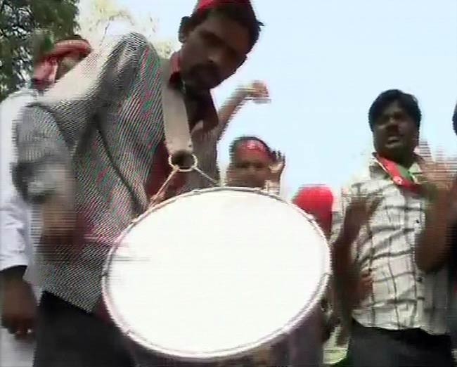 अखिलेश यादव के हाथ यूपी की बागडोर | सपा का युवराज