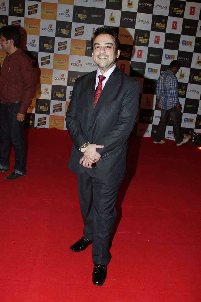 मिर्ची अवार्ड 2012 में ग्लैमर का तड़का | राखी सावंत के ढेरों रूप