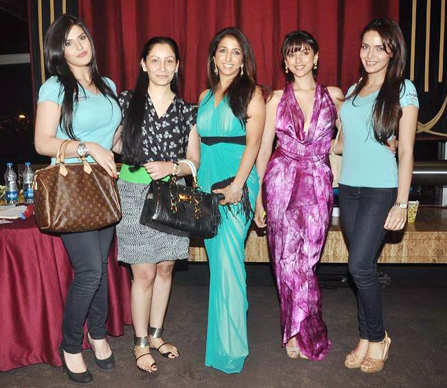 'एजेंट विनोद' के लिए जुटे सितारे  | मुजरा करीना का...