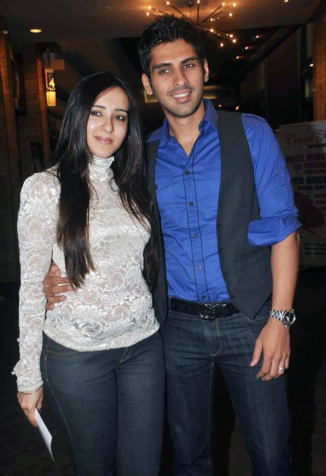 'एजेंट विनोद' के लिए जुटे सितारे  | मुजरा करीना का...