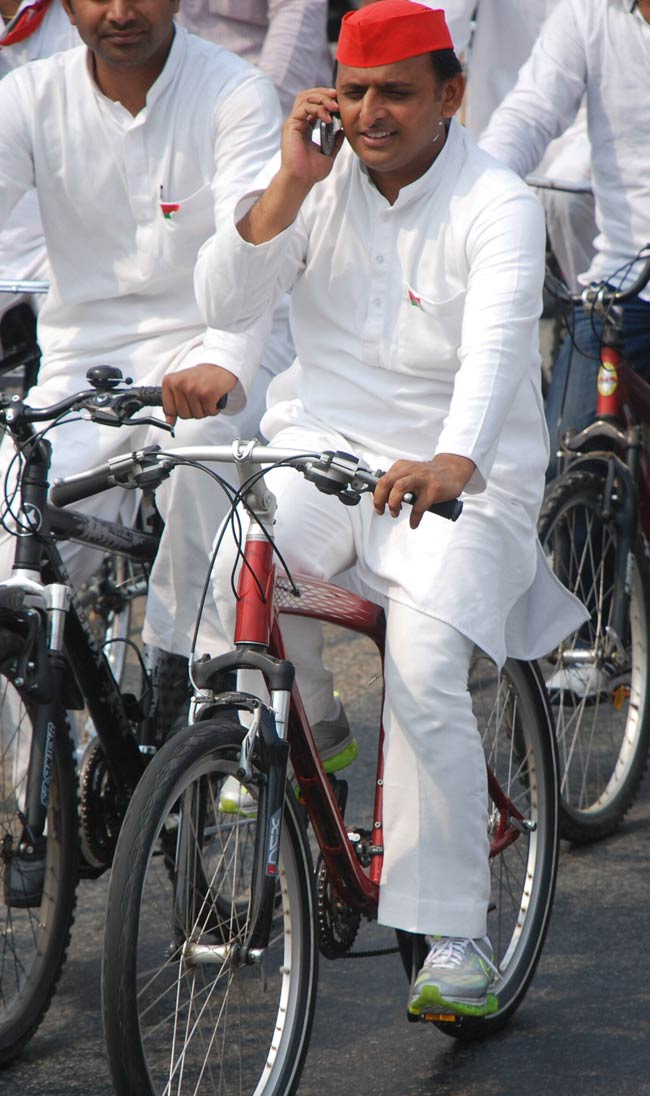 अखिलेश यादव की अनदेखी तस्‍वीरें | युवराजों की जंग