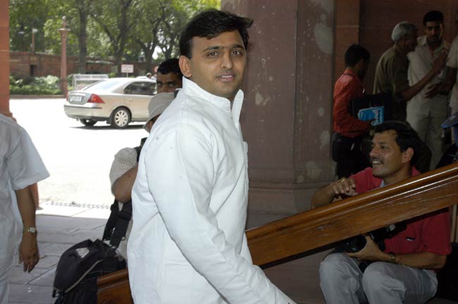 अखिलेश यादव की अनदेखी तस्‍वीरें | युवराजों की जंग