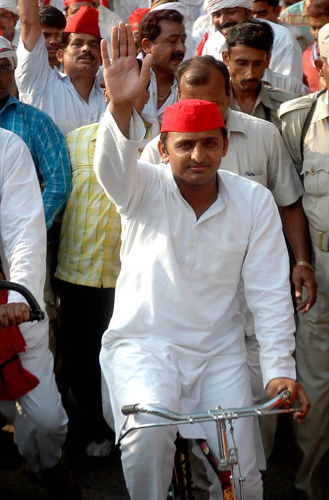 अखिलेश यादव की अनदेखी तस्‍वीरें | युवराजों की जंग