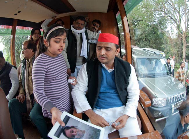 अखिलेश यादव की अनदेखी तस्‍वीरें | युवराजों की जंग