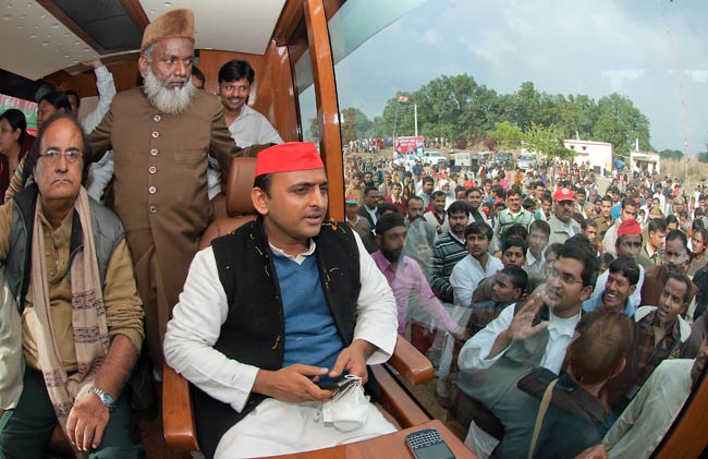 अखिलेश यादव की अनदेखी तस्‍वीरें | युवराजों की जंग