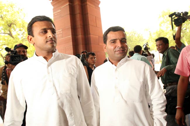 अखिलेश यादव की अनदेखी तस्‍वीरें | युवराजों की जंग