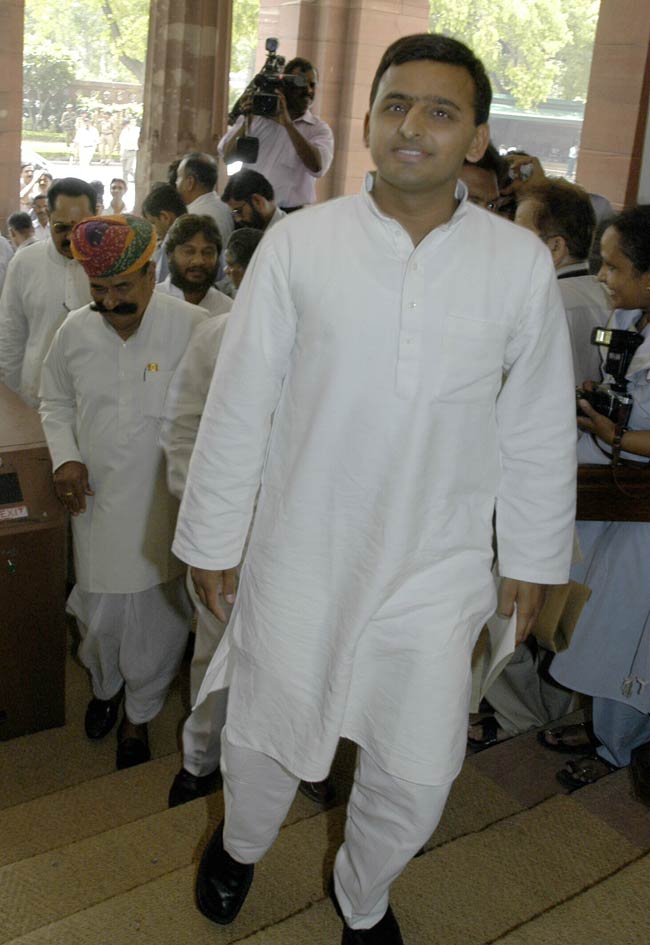 अखिलेश यादव की अनदेखी तस्‍वीरें | युवराजों की जंग