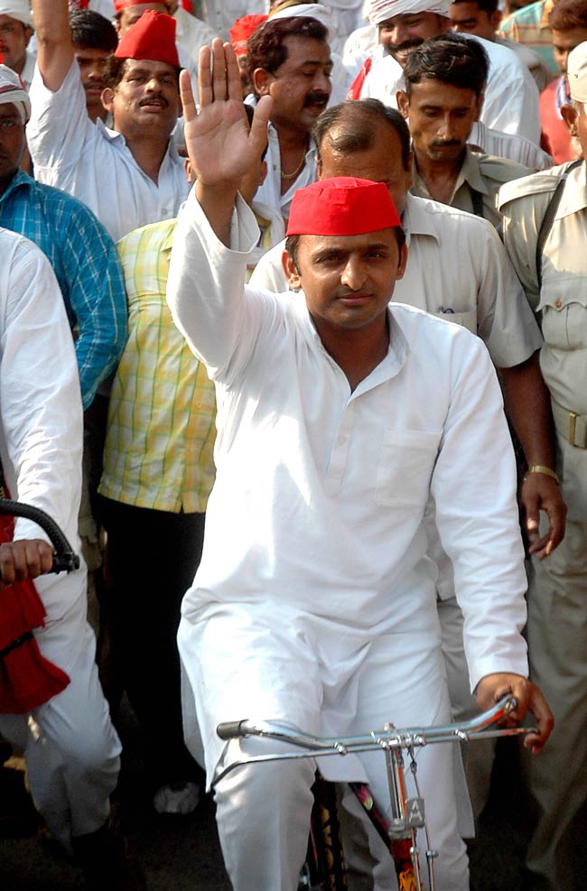 अखिलेश यादव की अनदेखी तस्‍वीरें | युवराजों की जंग