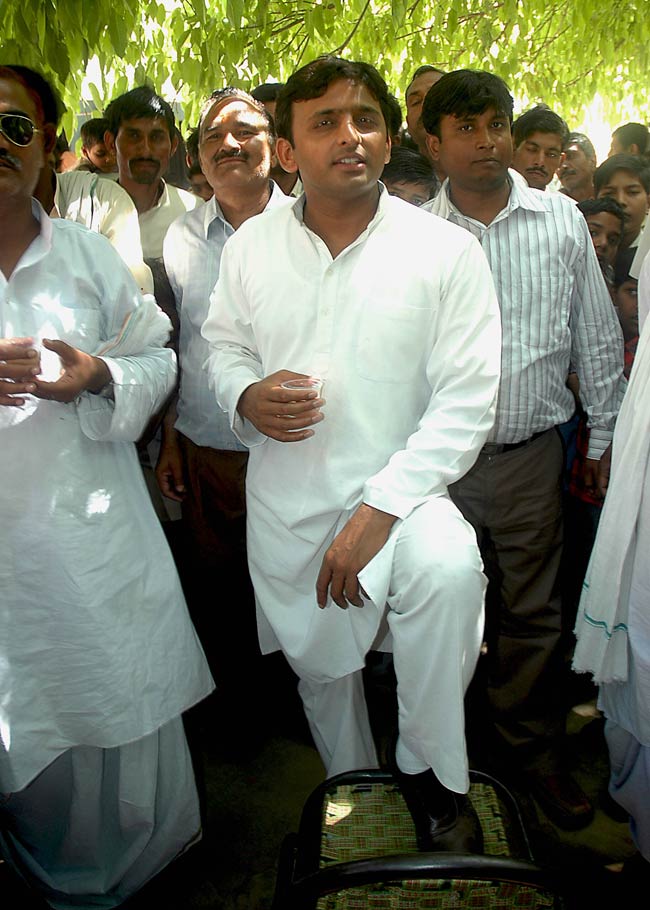 अखिलेश यादव की अनदेखी तस्‍वीरें | युवराजों की जंग