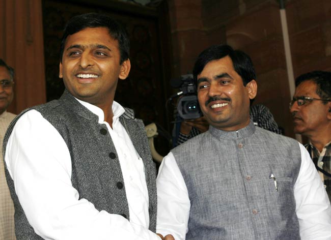 अखिलेश यादव की अनदेखी तस्‍वीरें | युवराजों की जंग