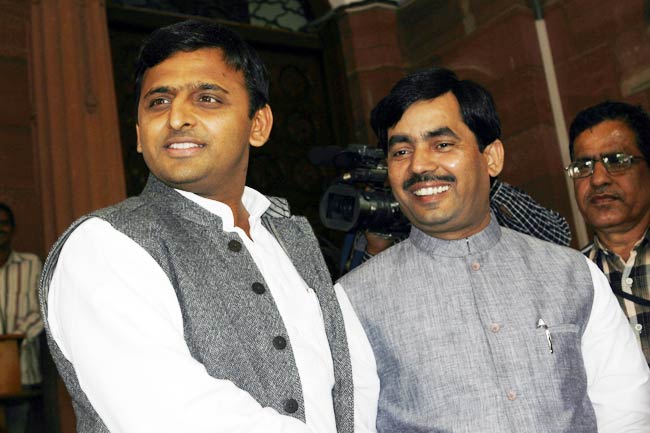 अखिलेश यादव की अनदेखी तस्‍वीरें | युवराजों की जंग