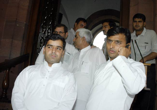 अखिलेश यादव की अनदेखी तस्‍वीरें | युवराजों की जंग