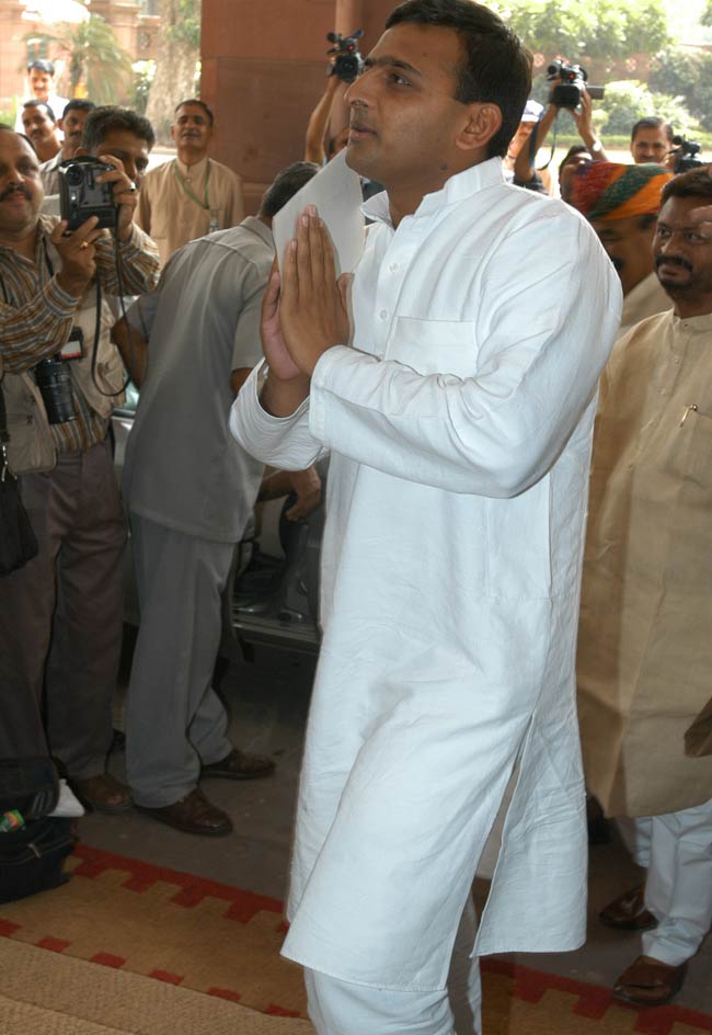 अखिलेश यादव की अनदेखी तस्‍वीरें | युवराजों की जंग