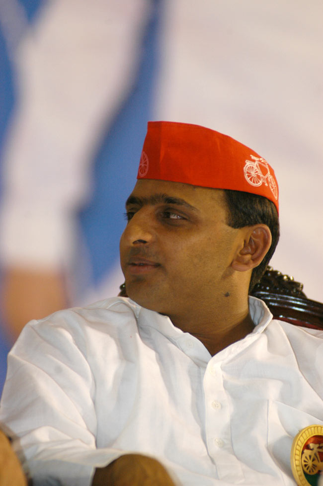 दो युवराजों के बीच यूपी की जंग  | आइकॉन राहुल