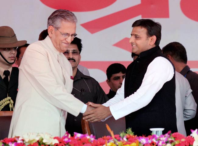 अखिलेश यादव ने ली मुख्‍यमंत्री पद की शपथ | सपा का युवराज