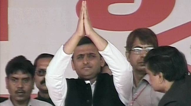 अखिलेश यादव ने ली मुख्‍यमंत्री पद की शपथ | सपा का युवराज